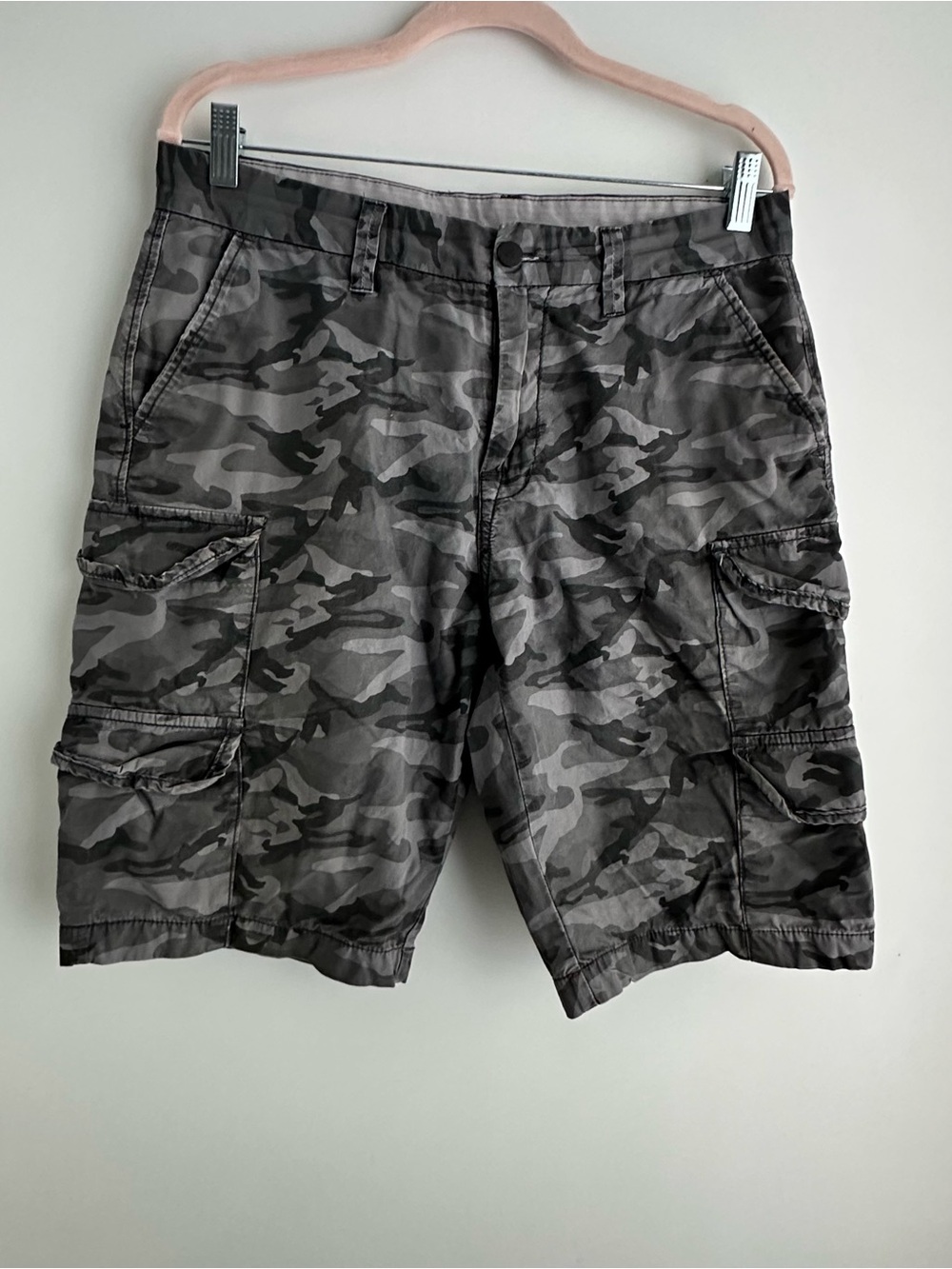 Calvin Klein Jeans Men's Gray Camo Cargo Shorts W30